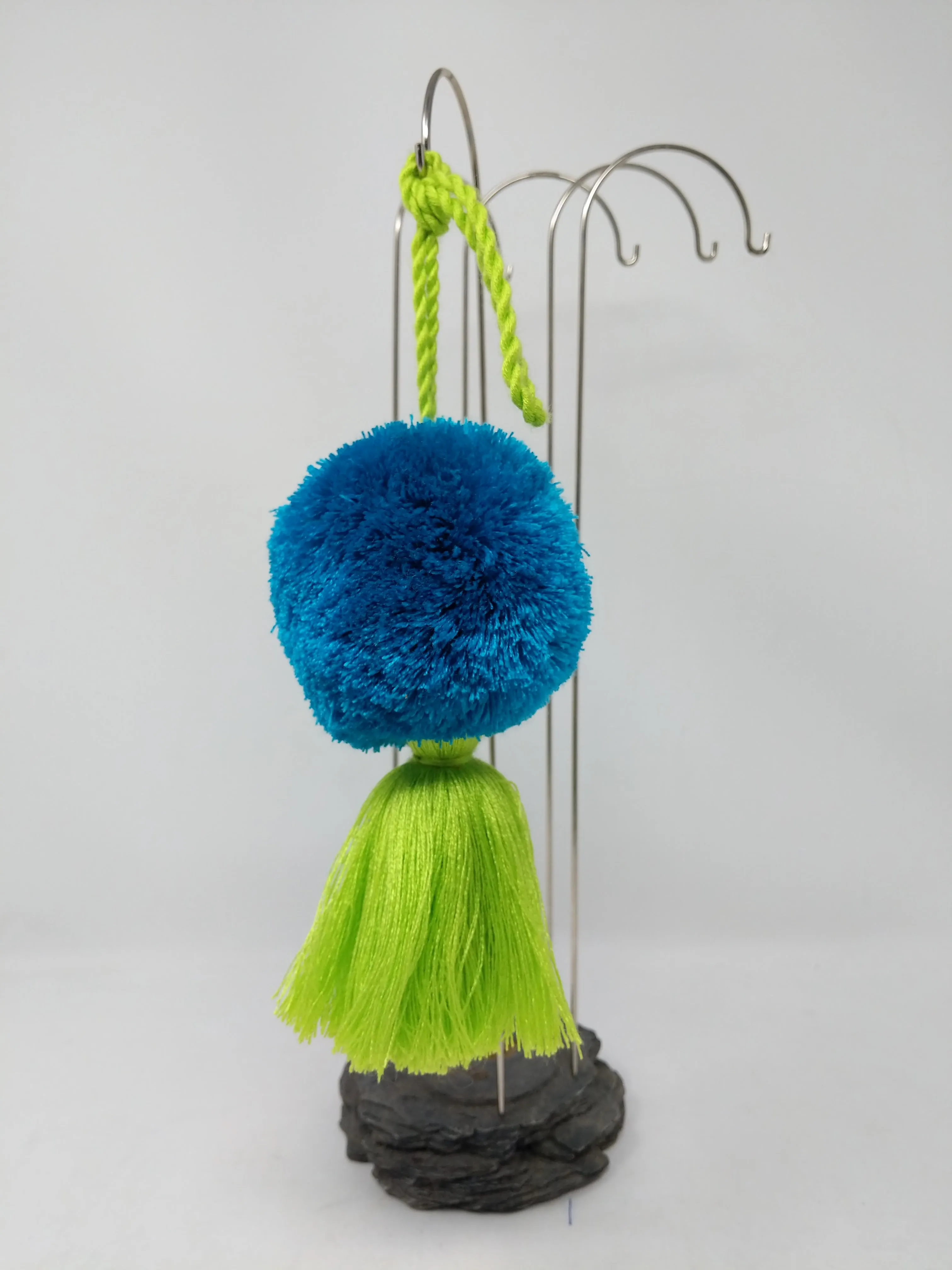 POM TASSEL BLUE/NEON GREEN